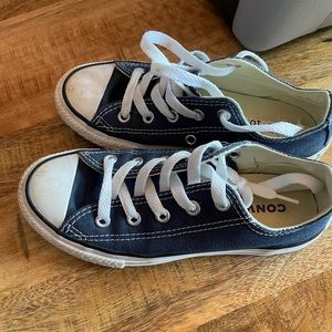 Boys size 13 navy blue converse. In good used condition.